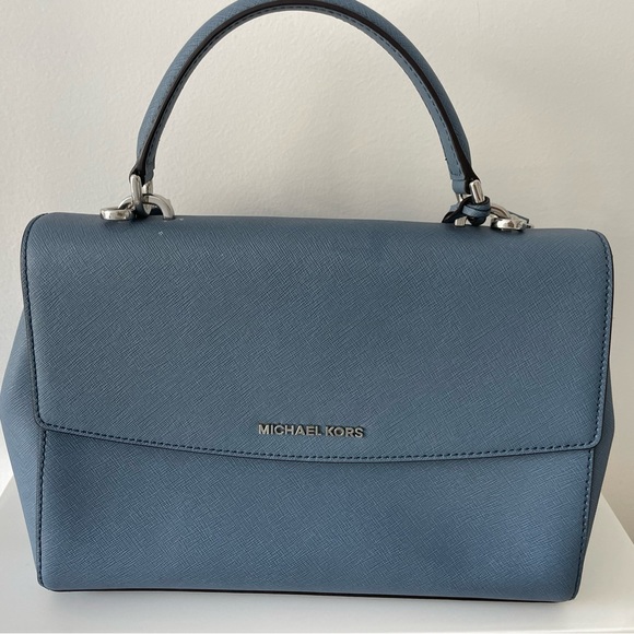 Michael Kors Medium Blue Bag - Picture 2 of 5